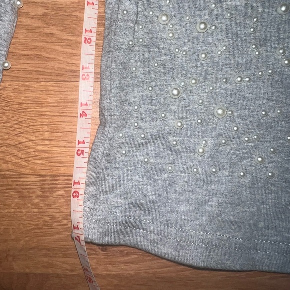 Elegant Gray Off-the-Shoulder Sweater - Picture 5 of 6